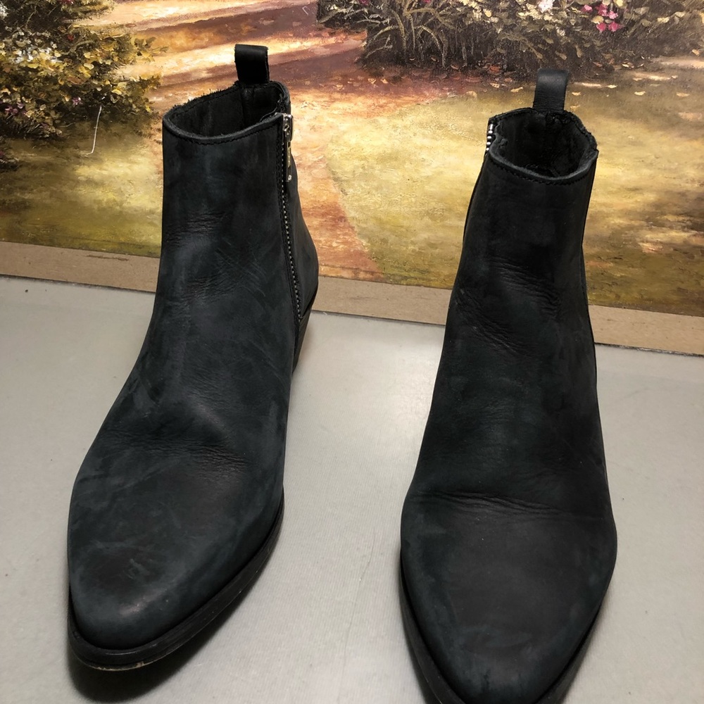 Schuh women’s boots sz 40